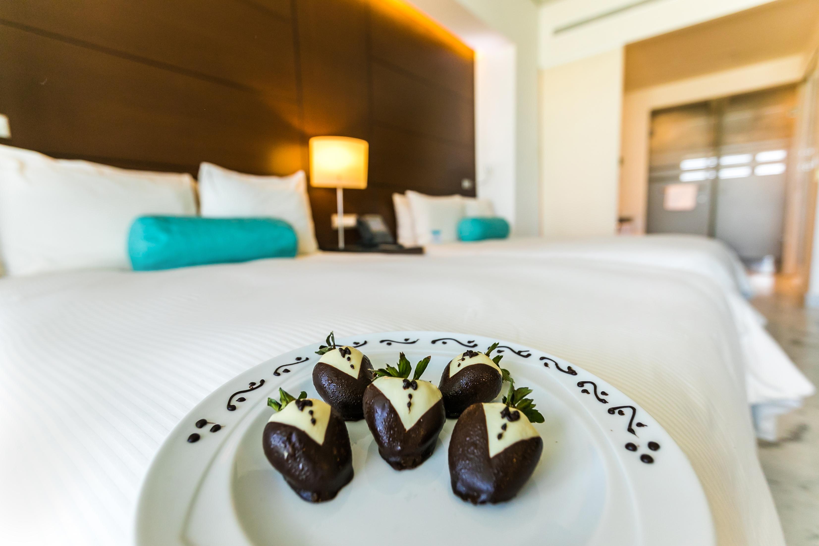 Palacio Mundo Imperial Riviera Diamante Acapulco Exteriér fotografie Chocolate-covered strawberries