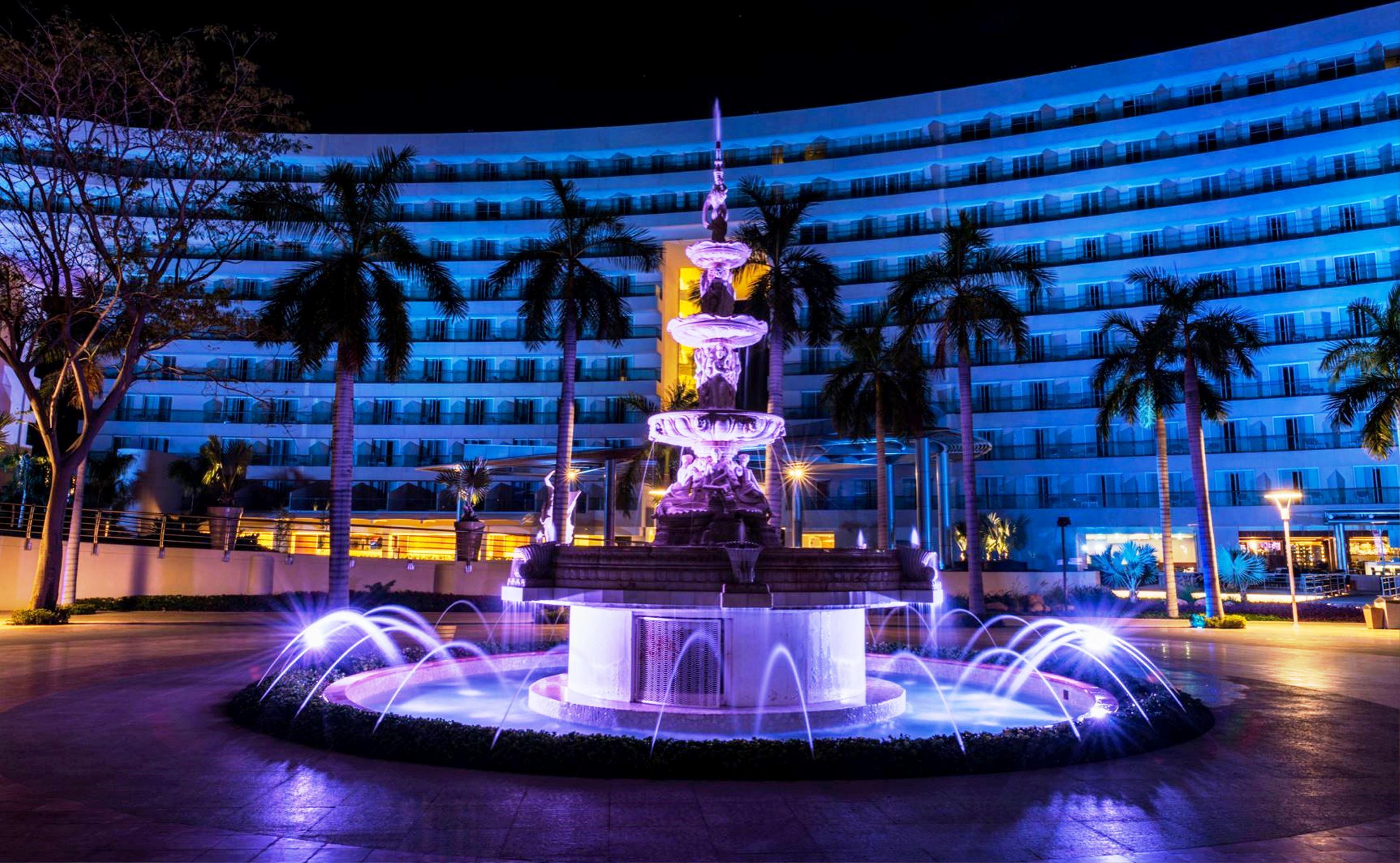 Palacio Mundo Imperial Riviera Diamante Acapulco Exteriér fotografie Fountain at the Royal Plaza Hotel