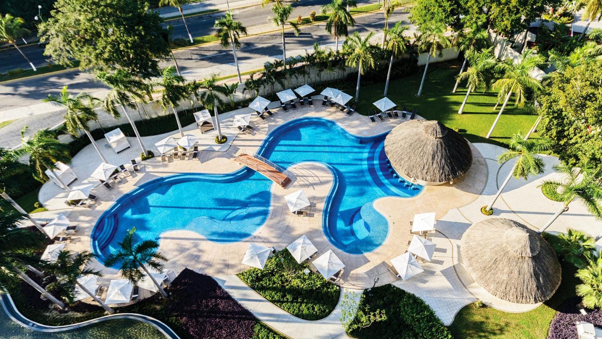 Palacio Mundo Imperial Riviera Diamante Acapulco Exteriér fotografie Aerial view of the pool at the Hotel